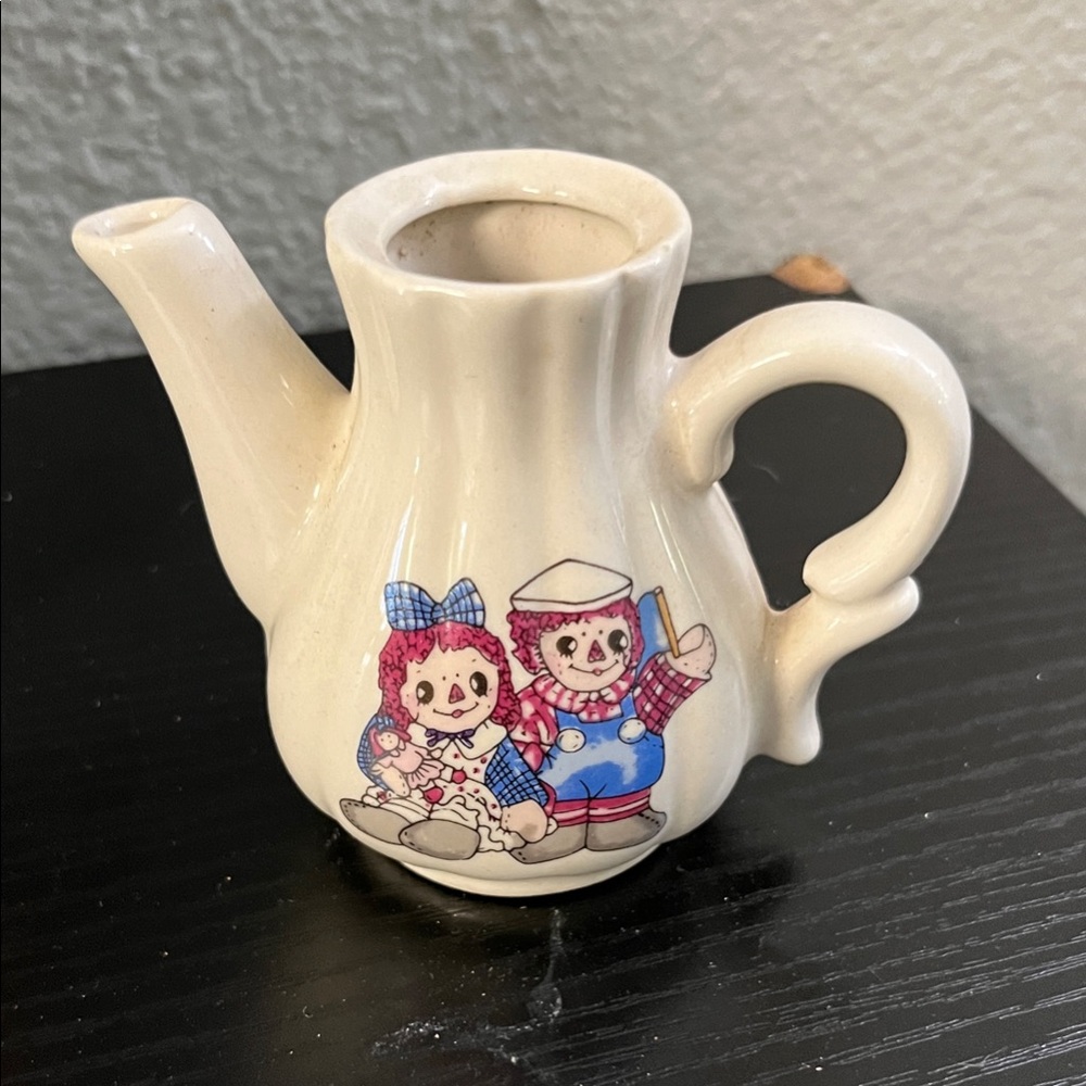 Vintage tea pot porcelain